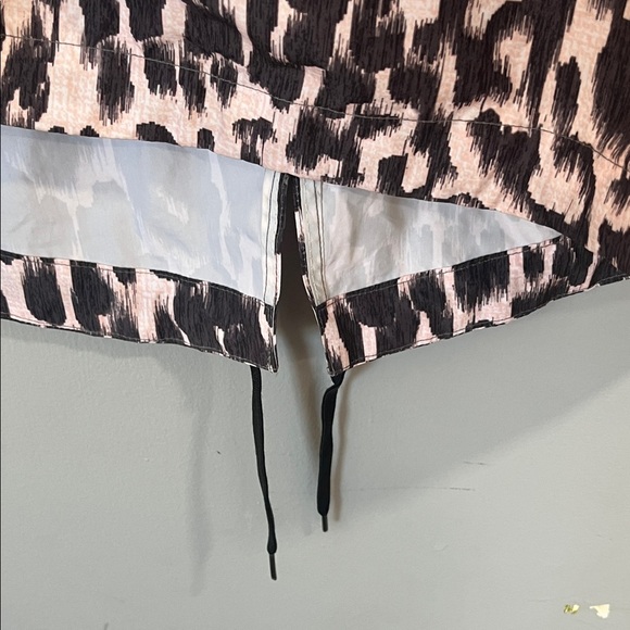 Woman’s Active Zone Leopard Print Utility Jacket 1X - Picture 5 of 6